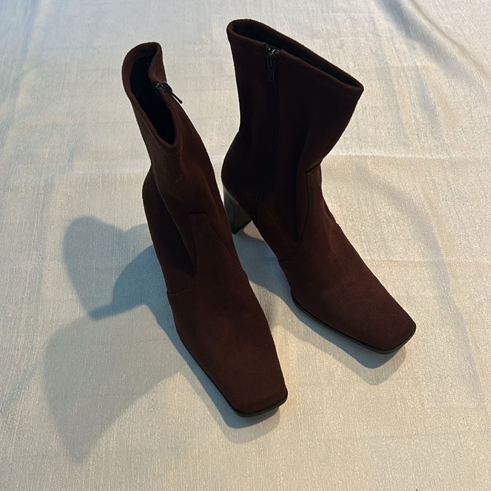 Predictions Women’s Brown Ankle Heeled Boots w/ square heel Size 8.5 Preowned - Picture 11 of 16